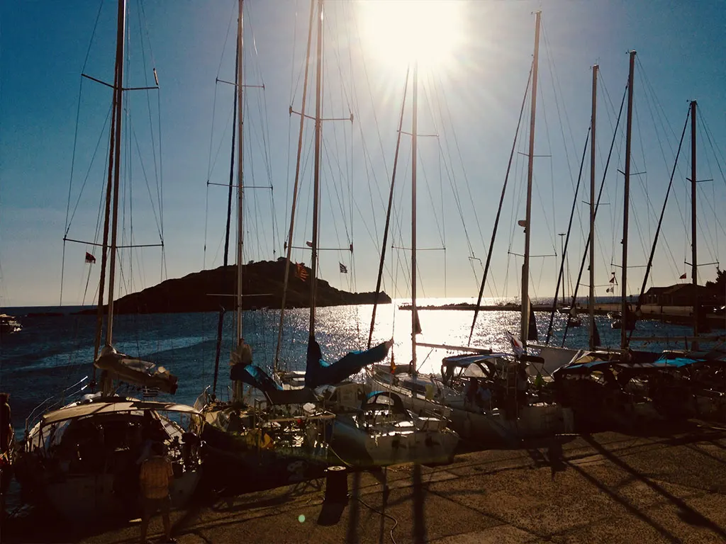 Barche a vela nel porto